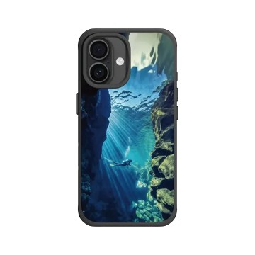 iPhone 16 SolidX 黑 - Ocean Collection: Let's Sea 海洋系列：一路向海 - 潛行者（史費拉大裂縫）