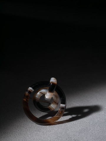 1860s 法國 雙環帶狀瑪瑙胸針