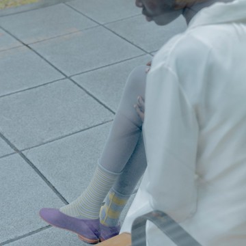 T075 Canary Tartan 金絲雀格紋不對稱透膚襪