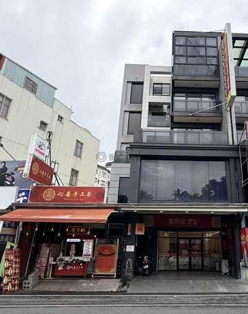 屏東內埔大面寬五套房三雅房收租電梯透店｜屏東縣內埔鄉廣濟路