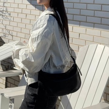 韓國 THEALLY - 小眾設計 3way輕量軟皮革彎月包-經典黑