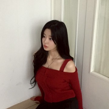 【太妮絲L281】現貨 露肩針織上衣 坑條毛衣 排釦 性感 紅色 過年毛衣 針織毛衣 法式 chic 吊带帶 顯瘦上衣