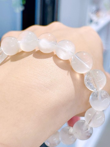 天使夢幻色雪白兔毛水晶手珠12.5mm45.2g平安護身符防小人消災