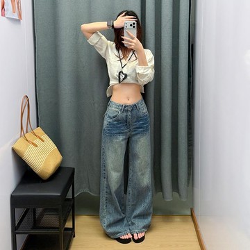 新款来袭~｜轻松世代｜经典直筒阔腿｜皮牌设计感浅色牛仔裤女