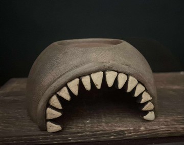 土黃怪獸 躲壁屋 現貨