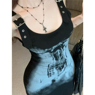 黑色吊帶連衣裙女夏季氣質無袖復古印花金屬扣裝飾辣妹風包臀短裙