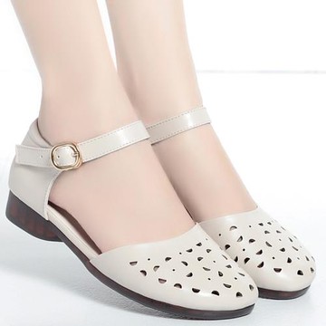 包頭涼鞋女鏤空真皮中老年媽媽鞋夏季軟底平底老人皮鞋夏大碼女鞋