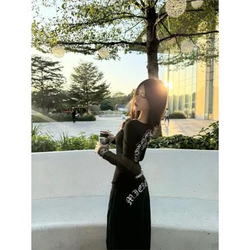 美式辣妹黑色顯瘦印花t恤女春秋款修身長袖上衣內搭打底衫可外穿