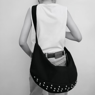 LARGE STUDDED DENIM HOBO BAG 黑色牛仔布鉚釘流浪漂流人包