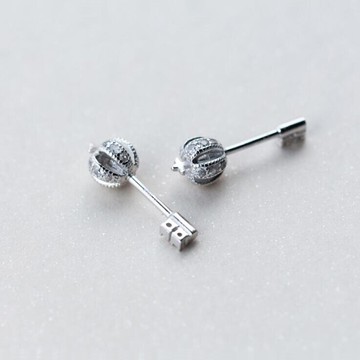 s925純銀擰螺絲耳釘女日韓時尚皇冠耳環氣質冷淡風設計感鑰匙耳飾