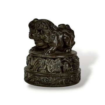 《博古珍藏》稀有原角雕神獸圓章印璽印章．677公克．甘蔗絲魚子紋．老件非保育類．好收藏勿錯過．超值回饋