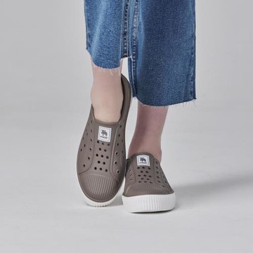 moz瑞典 駝鹿 雙色洞洞餅乾水鞋 (巧克力) 全球首創 舒適厚底 防潑水-附鞋扣