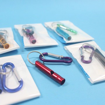 鋁合金直口哨+登山扣 口哨鎖圈求生口哨 救生口哨子 長4.5cm(短)/一包12支入(定20)口哨鑰匙圈~4710589204398