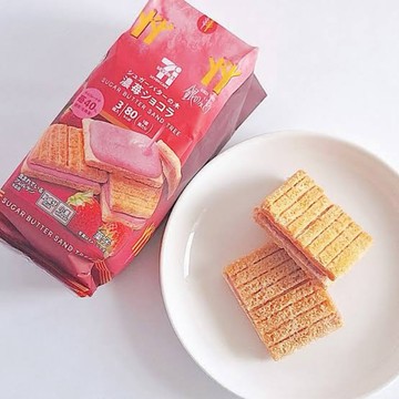 | 現貨| 日本 7-11 X 砂糖奶油樹 聯名  濃莓夾心脆餅 季節限定 草莓夾心脆餅 3入包裝