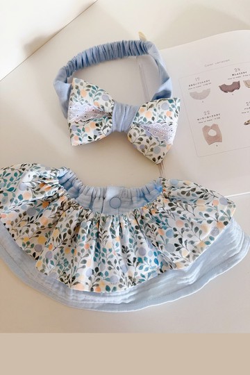 海水藍青草 女寶彌月禮盒 滿月禮 荷葉圍兜+蕾絲髮帶