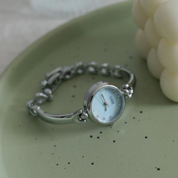 伴朵銀色手表學生女式百搭簡約小巧氣質精致女生高中石英表腕表