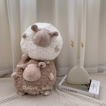 THiRTEEN拾叁家居◖胖憨憨小綿羊抱枕 交換禮物 聖誕禮物 靠枕 居家裝飾 造型抱枕 動物抱枕 兒童房 小孩房 拾參