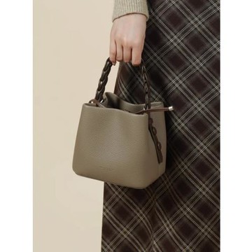 MK包包女2024秋冬新款小眾設計通勤手提水桶包復古真皮單肩斜挎包