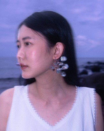 發光的碎片耳環 Dancing Moon 跳舞的月亮