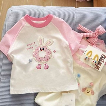 🍭臺灣出貨🍭可愛兔子仿刺繡印花女童t恤超萌時尚網紅潮流百搭小衆韓版新款 兒童短袖上衣\t兒童短袖\t大童短袖\t兒童t恤\t