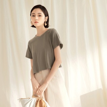 OB嚴選中大尺碼-多色系．台灣製造純色高彈透氣短版T/上衣《AB17379》