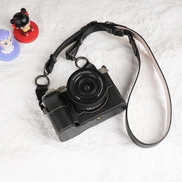 適用索尼A7C2底座A6700保護套a6400皮套A7m4相機包肩帶戶外配件 d7251