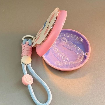 臺灣出貨✈️【可開發票】隱形牙套收納盒正畸牙齒矯正器小巧便攜兒童便攜保持器手提帶掛繩
