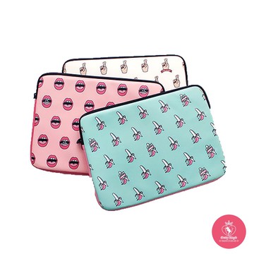 【滿額免運】MARIANNE KATE 13吋筆電包 防刮材質 美式插畫風格