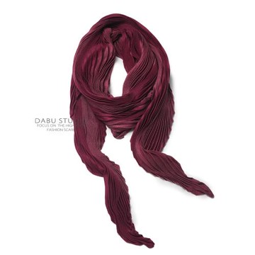 出韓國售價7萬+顯白洋氣三宅風褶皺酒紅色暗紋超大尺寸方巾女秋冬