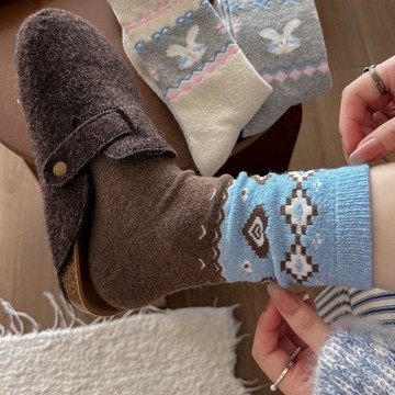 小紅書秋冬復古費爾島羊毛襪子女加厚保暖可愛卡通兔子中筒堆堆襪