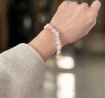 適合冬季 採用兩種細小罌粟籽珍珠製成 手鍊 僅此一件