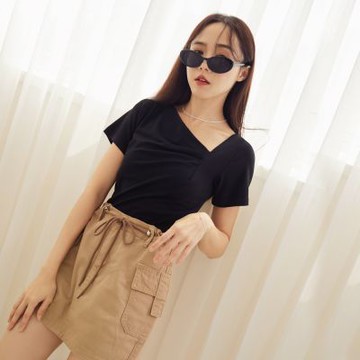 OB嚴選中大尺碼-柔軟彈力抓褶設計合身短袖上衣《AB18667》