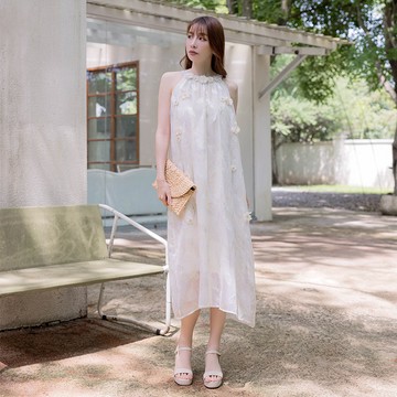 【初夏新品】HS 立體花花削肩洋裝 杏色
