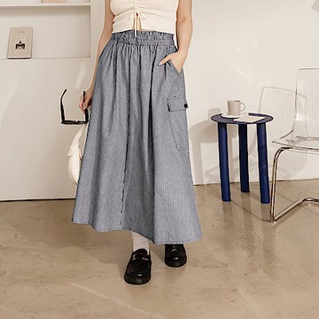 OB嚴選中大尺碼-雲朵自訂款-直條紋雙口袋腰鬆緊A字長裙《CA2918》