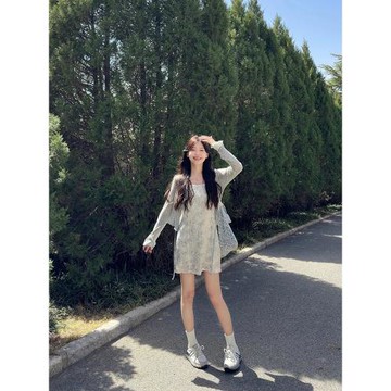 冷淡風鹽系穿搭套裝夏季絕美灰色開衫上衣碎花吊帶連衣裙子兩件套