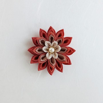花卉胸針 橙　tsumami-zaiku