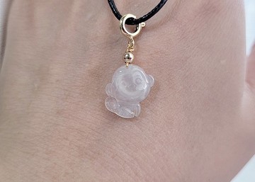 【親翠】天然翡翠 高白冰透起瑩剛精緻可愛小猴項鍊 | 生肖猴