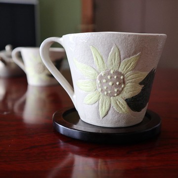 日本製造向日葵馬克杯米色手工陶器