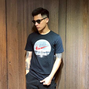 美國百分百【全新真品】 Nike T恤 短袖 T-shirt 運動休閒 短T logo 男 黑色 S號 AV84