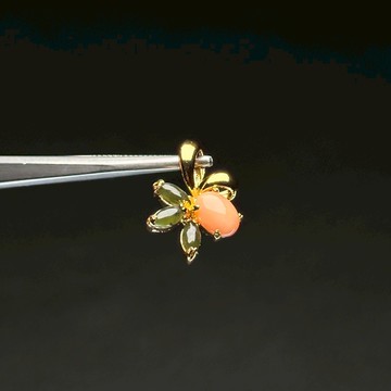 老闆親自帶到佛陀成道地祈福了，預計1/22後寄出Momo桃粉珊瑚 鑲台灣玉 專櫃設計 復古 銅底鍍金 項鍊吊墜 隨機出貨 S25AR23-082