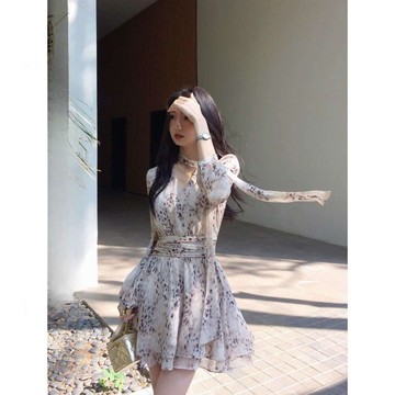 【設計感時尚氣質】雪紡洋裝 印花連衣裙 春季新款 純欲氛圍感 泡泡袖設計 交叉V領 收腰百褶裙 洋裝連身裙 連身裙洋裝