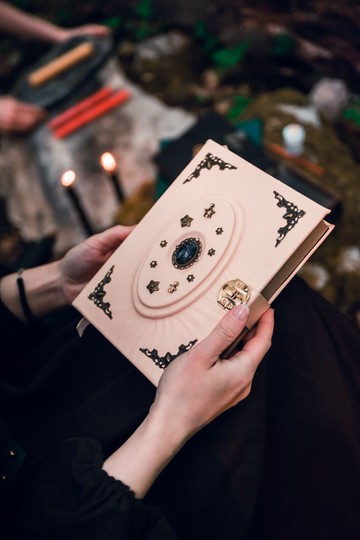 粉色紫水晶魔法書 - 愛心鎖手工皮革魔法書