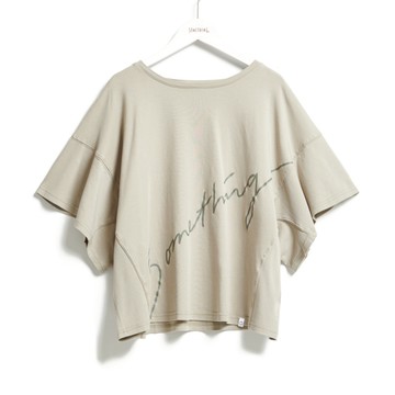 SOMETHING｜女裝｜造型剪裁寬版短袖T恤