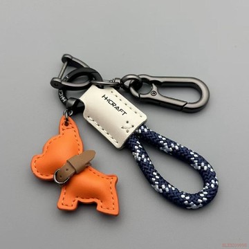 桃園出貨✨卡通可愛法鬥犬小狗鑰匙扣掛件汽車鑰匙鏈圈皮革手工編織繩包掛飾
