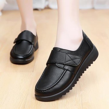 工作鞋女黑色防滑媽媽鞋上班酒店廚房專用鞋舒適防水平底老人女鞋