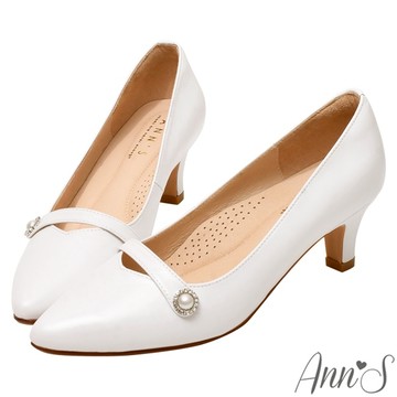 Ann’S恬靜美姿-珠光羊皮鑽石瑪莉珍低跟包鞋5.5cm-白