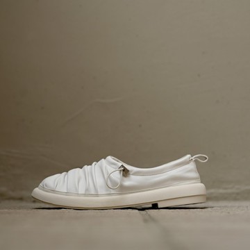 軟感沙皮狗-厚底圓頭鞋-白色