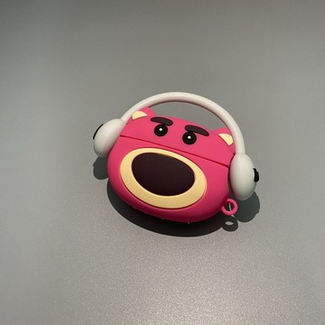 💖台灣寄出 新品上新💖【1142人收藏】卡通戴耳機草莓熊蘋果airpodsPro3藍牙耳機保護套1/2/3代防摔軟殼