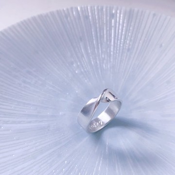 扭轉戒指 - 純銀戒指
