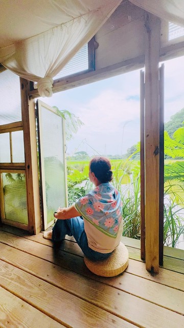 chuchulove 90 X 90 絲巾方巾  印花 / 戴珍珠的花